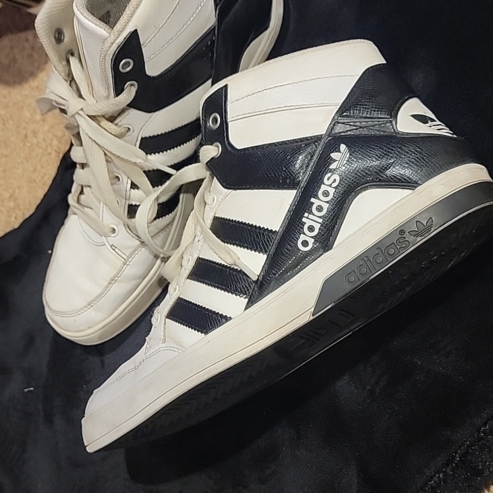 ADIDAS HI TOP BLACK AND WHITE SNEAKERS SZ 9.5